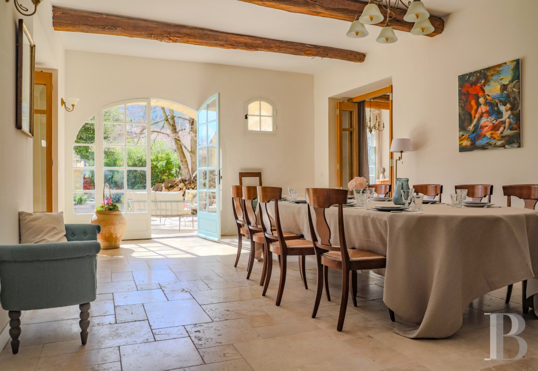 A family home with a garden in the village of Alleins, between Cavaillon and Salon-de-Provence - photo  n°5